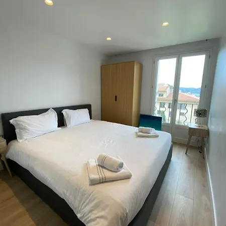St Tropez Centre Apartment *